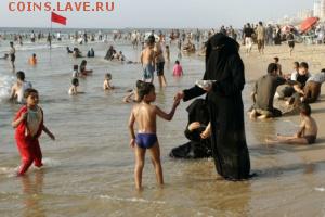 И опять - одним абзацем! - она точно красивая - наверно- может быть