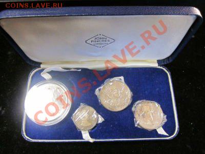 Крона, полукрона, 2 шиллинга, шиллинг... Уэльс. - 1969-prince-wales-investiture-4-coin-silver-medal-set-w-presentation-box_130574821776