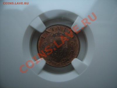 1 сантим 1939 и 10 сантим 1922 Латвия в слабах - SUC54447.JPG