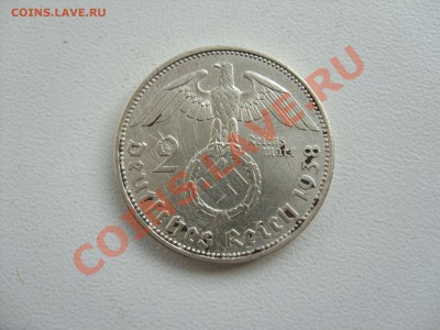 2 марки Германия. Гинденбург. 1938А. 15.08.2012 в 23:59 МСК - 2 марки несохран - 1