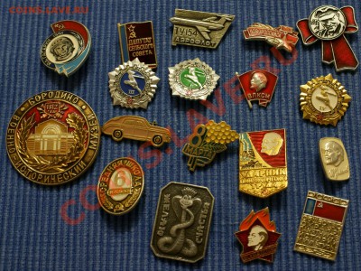 Несколько алюминиевых советских значков на оценку - значки