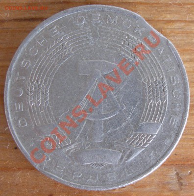 ГДР, 50 пфеннигов 1971 - 50 пфеннигов 1971 герб.JPG