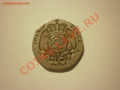Великобритания 20 пенсов 1982 до 17.11 в 22:00 - PA170087.JPG
