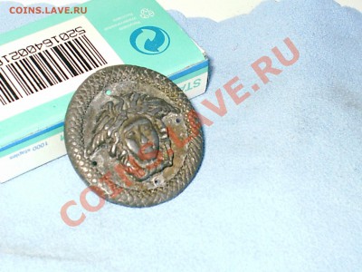 Круглая накладка из желтого металла с портретом - S3000003.JPG