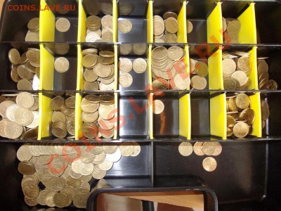 Годовые монеты 10коп. старого образца по 1р. 25.12, 20.00 - 10к коробка.JPG