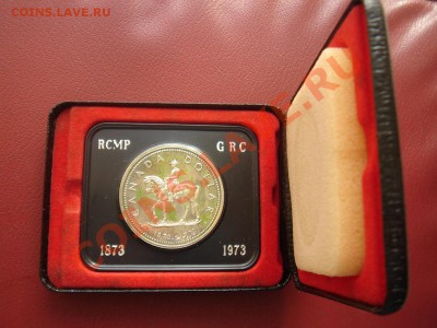 Канада: Ag-500 1$ 1973 К.полиция в коробке до 24.06 22 - Канада доллар 1973-3.JPG