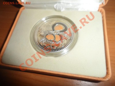 Змея с розами 2013 год 5 Новозел. Долларов с футляром - 2.JPG