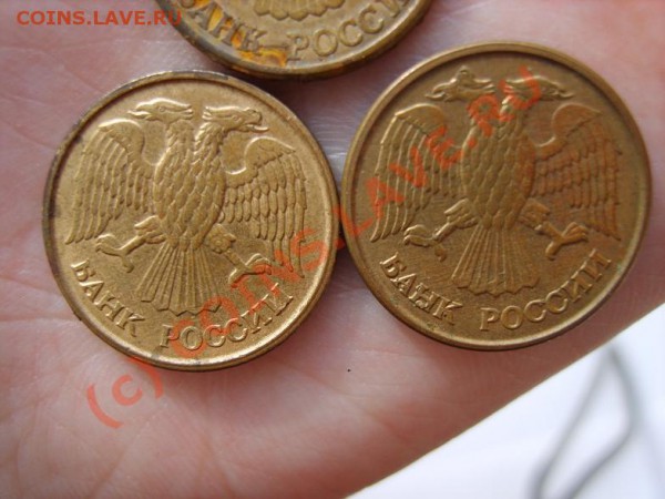 Кучка различных монет и банкнот на продажу - S8302835.JPG