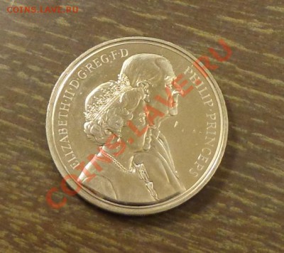 АНГЛИЯ - 5 ФУНТОВ 50 лет свадьбы королевы до 6.12, 22.00 - 5 фунтов - два щита 2