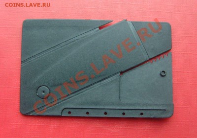 Складной нож кредитка Cardsharp легким движением руки превращается из карточки размером в кредитку в стильный нож с острым трехдюймовым лезвием. Компактный размер этого гаджета позволяет всегда носить его с собой в кошельке. В конструкции ножа есть предохранитель, который не позволяет ему случайно раскрыться в вашем кармане.Нож кредитка Cardsharp – это оригинальный подарок и отличный способ привлечь к себе внимание.цвет: черныйматериал: нержавеющая стальразмер: 8.6*5.5*0,2 см. - НОЖ3