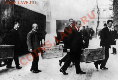 Инкассация денег - сданная в банк выручка переносится в бельевых корзинах - инкассация денег