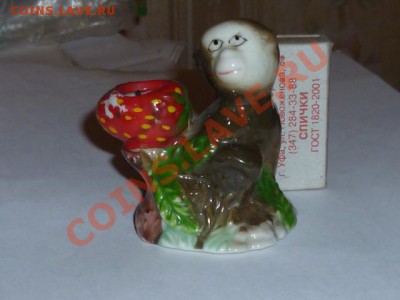Форфоровые статуэтки Дед мороз,белочка и зайчик - P1060063.JPG
