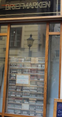 Кто как "достает" юбилейные 2-х евровики? - IMG_0297