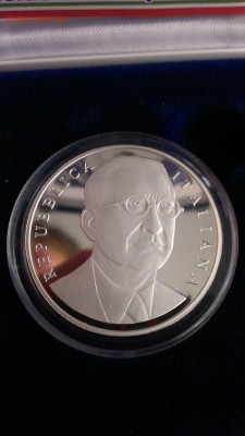Италия 5 евро 2007, 2010; 10 евро 2011 на оценку - 8