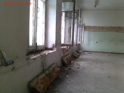Поиск монет в заброшенных домах - MwZNhpwnSs8