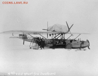 Монеты с Корабликами - Roald_Amundsen_and_N-25_at_Svalbard