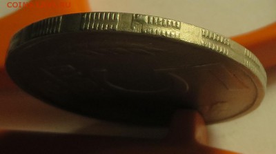 5 рублей 1991 брак гурта, на показанном участке присутствуют дополнительные насечки. кант - несколько 
