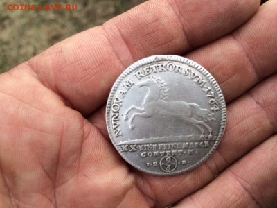 Крупная серебряная монета. Помогите определить - image