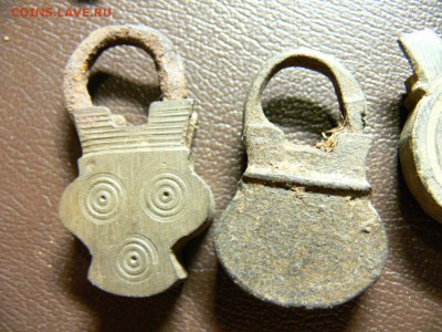 3 СТАРИННЫХ ЗАМОЧКА и 2 ключика дореволюционные - P1920047.JPG