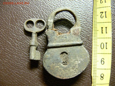3 СТАРИННЫХ ЗАМОЧКА и 2 ключика дореволюционные - P1920045.JPG