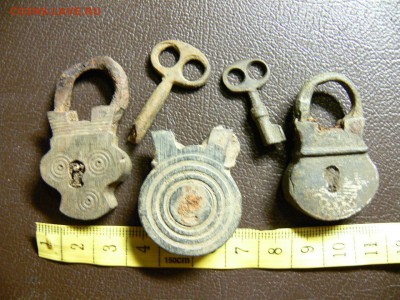 3 СТАРИННЫХ ЗАМОЧКА и 2 ключика дореволюционные - P1920044.JPG