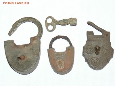 3 СТАРИННЫХ ЗАМОЧКА и  ключик КЛЕЙМО ВАРЫПАЕВЪ - P1920517.JPG