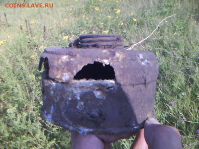 Металлическая круглая коробка с какими-то гранулами - IMG0023A
