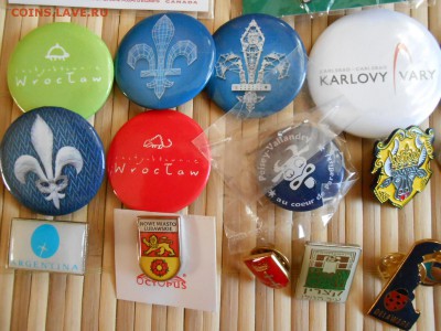 Значки иностранные 45 штук, разные, до 16.11.2014 года - DSCN4918.JPG