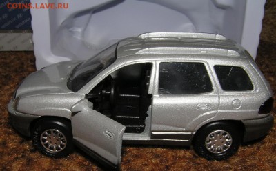 модель машины HYUNDAI SANTA FE - P1010560