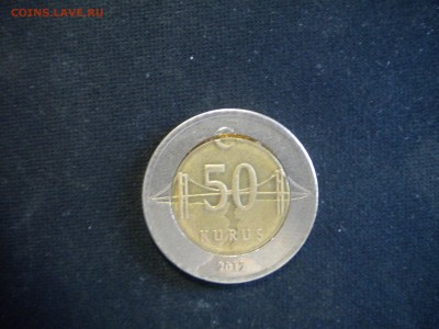 биметалл 50куруш 2012г интересный брак с 50р 25.02.15 22.00 - щель.JPG