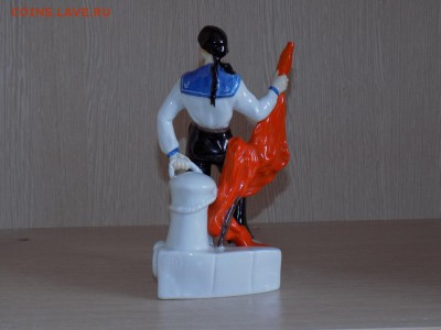 Статуэтка форфор.МАТРОС СО ЗНАМЕНЕМ.ЛФЗ.1960-е.г.ОРИГИНАЛ!R! - DSCN0501.JPG