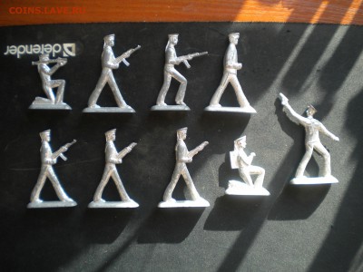 оловянные солдатики из детства 9шт 12.03.15 в 22.00мск - солдатики.JPG