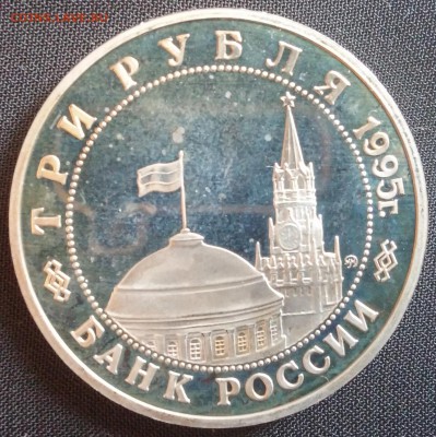 На фото видно отражение рамки чехла фотокамеры (прямоугольник со скругленными углами) - Будапешт2