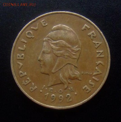 4 - Франц. Полинезия 100 франков (1992) «Скалы, проа и хижина» d-30мм А