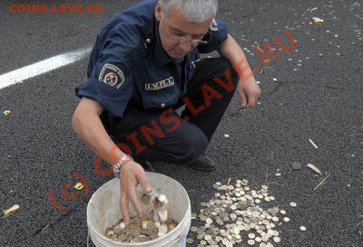В Италии из грузовика на дорогу выпали 2 млн евро - DSC_1762