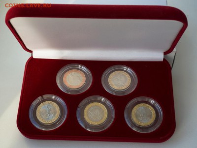 АВТОРСКИЕ ПЛАНШЕТЫ 70 ЛЕТ ПОБЕДЫ, СОЧИ, МАГНИТЫ, БРЕЛКИ - Победа 5 монет в футляре11