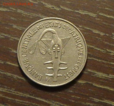 ЗАПАДНАЯ АФРИКА - 100ф СКАТ до 5.06, 22.00 - Зап. Африка 100 фр 1969 цветочки кальмар-1