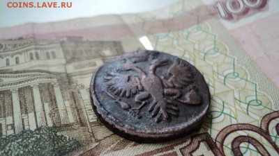 Пять копеек 1727 и 4 монетки денга 1731 гг - DSC07581.JPG