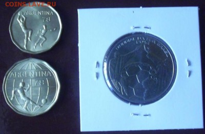 Футбол 2,5 евро 2014 г. и 20 песо 1978 г., 50 песо 1977 г. - футбол песо-евро.JPG