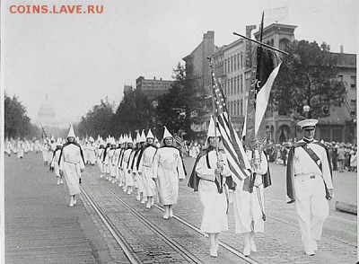 Ассоциация слов - Ku_Klux_Klan_members_march_down_Pennsylvania_Avenue_in_Washington,_D.C._in_1928