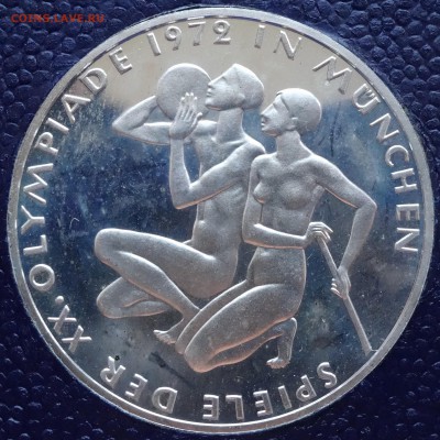ФРГ 10 марок 1972 г. в планшетке спортсмены 2 шт и стадион - DSC02684.JPG