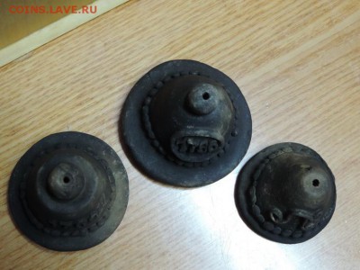 КОЛОКОЛЬЧИКИ ДОМОВЫЕ 3 шт. керамические с датами - DSCN2722