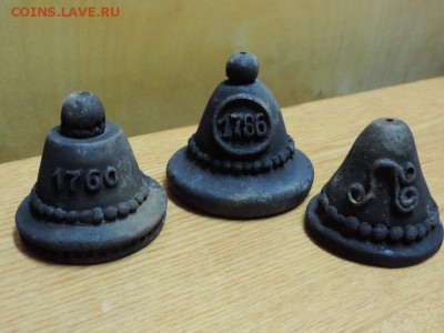 КОЛОКОЛЬЧИКИ ДОМОВЫЕ 3 шт. керамические с датами - DSCN2721