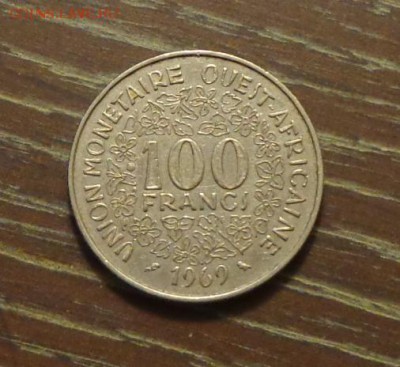 ЗАПАДНАЯ АФРИКА - 100ф СКАТ до  3.11, 22.00 - Зап. Африка 100 фр 1969 цветочки кальмар