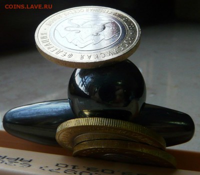 10 рублей Алания - гурт, магнитная и обычная - все с лавиной - 4.JPG