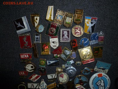 Оцените значки,есть хоккейные - P1090757.JPG