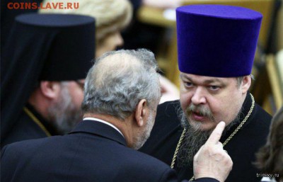 Вчера, на заседании Синода Русской православной церкви от занимаемой должности был отстранен протоирей Всеволод Чаплин.   Напомним, что ранее в этом месяце Чаплин был замечен за трапезой в «Макдональдсе» во время православного поста, однако, сам он заявил, что не считает это грехом. На его должность (глава синодального отдела по взаимоотношениям церкви и общества) назначен Владимир Легойда. Сам Чаплин комментировать данное решение Синода отказался, предложив дождаться окончательной формулировки. - 123519_1_trinixy_ru