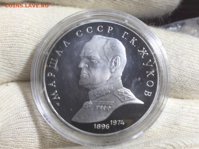 40 монет + книга Оценка - image
