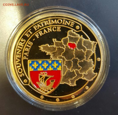 Французский сувенирный жетон из Парижа - image