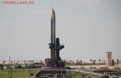 Изображение автомата Калашникова на бонах, монетах, жетонах - Памятник на берегу Синайского полуострова